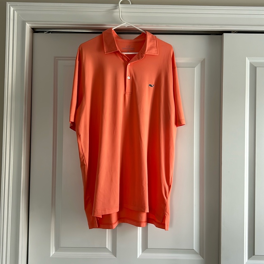 Men’s perfect condition vineyard vines, apricot, short sleeve college shirt
